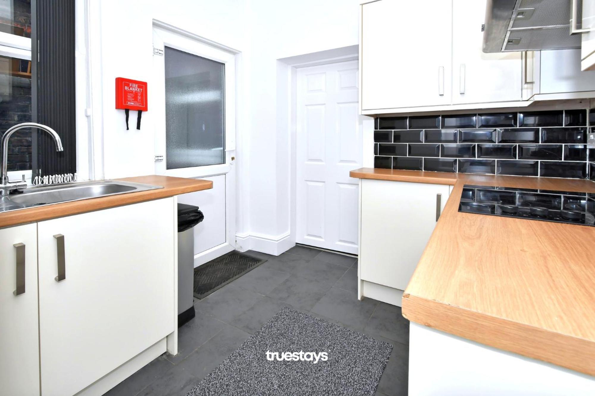 Gilman House By Truestays - 4 Bedroom House In Stoke-On-Trent Etruria Экстерьер фото
