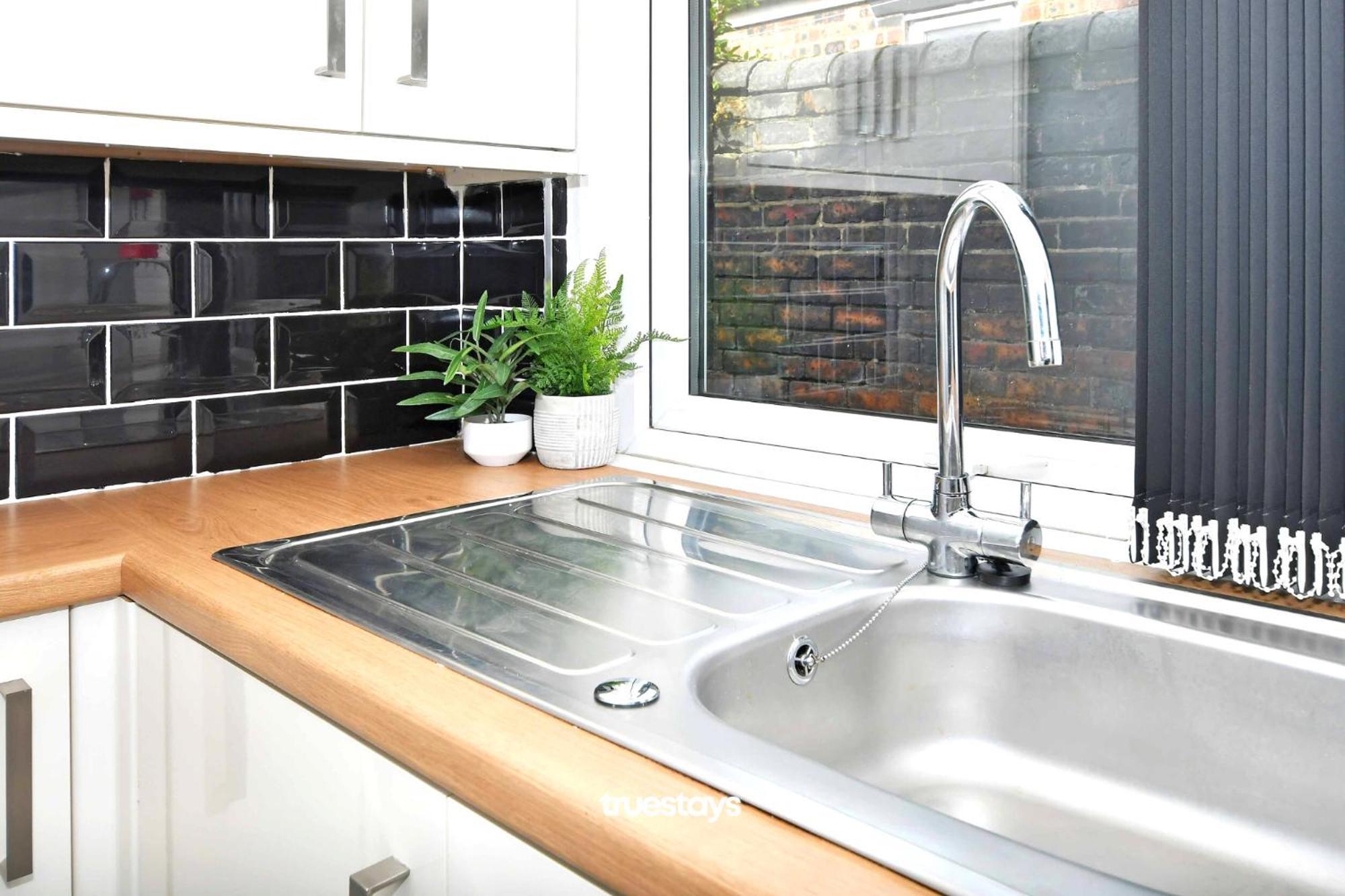 Gilman House By Truestays - 4 Bedroom House In Stoke-On-Trent Etruria Экстерьер фото